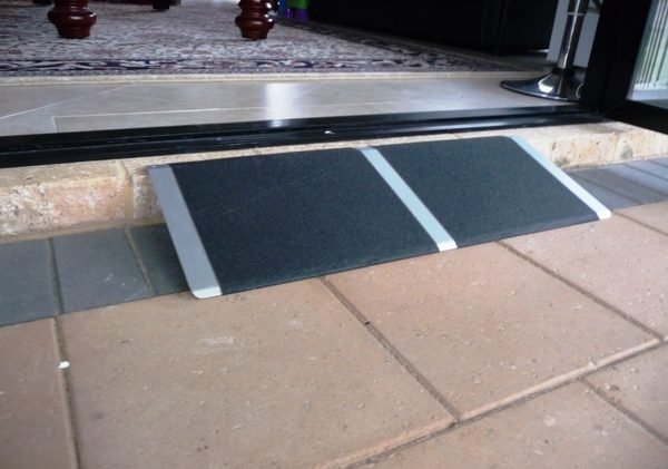 THRESHOLD ACCESS RAMP 810MM X 300MM ALUMINIUM NON SLIP